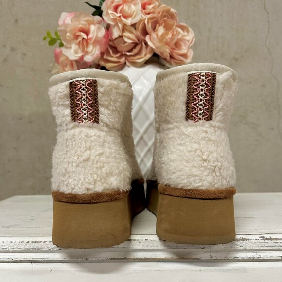 NWOT Steve Madden Crue Sherpa Platform Ankle Boots - Picture 4 of 5
